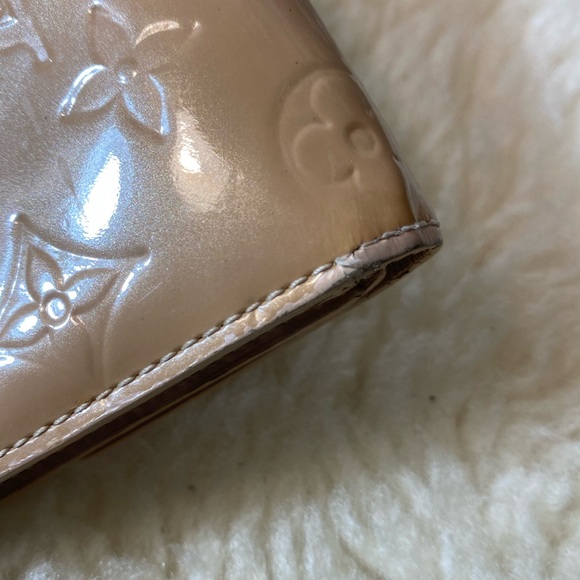 Vernis LV Sarah wallet authentic with signs of use. - Picture 6 of 17